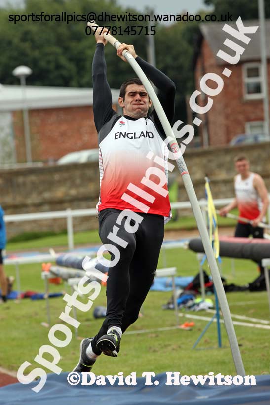 Senior mens pole vault, EAP International Combined Events, Hexham Northumberland. Photo: David T. Hewitson/Sports for All Pics